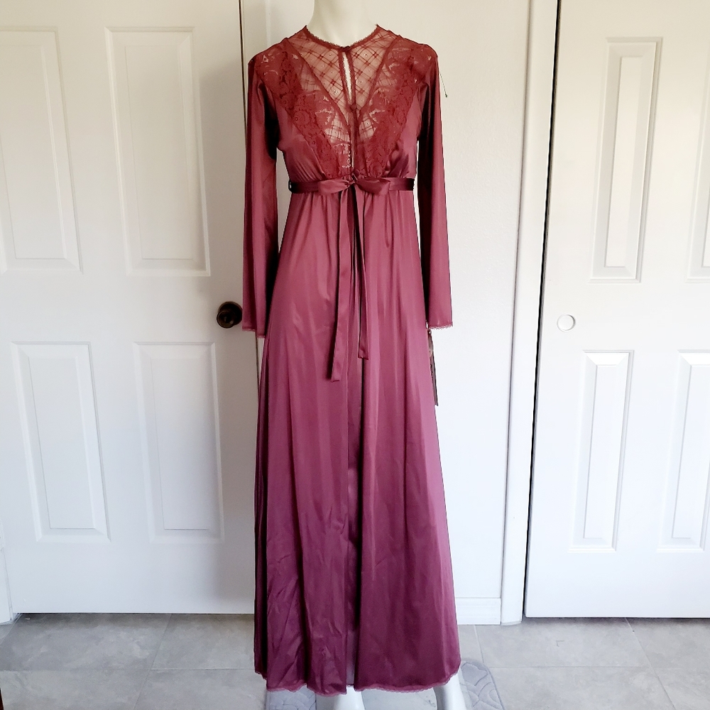 VASSARETTE maxi nightgown with sheer robe 32 - Picture 3 of 8